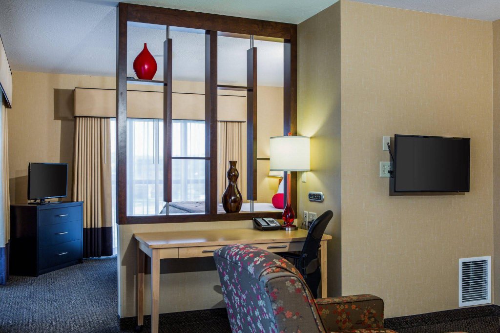 Фото Cambria Hotel Madison East