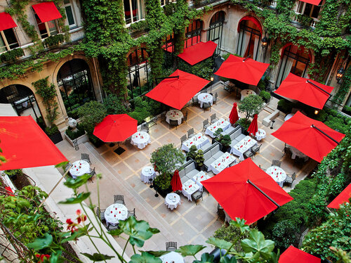 Гостиница Hotel Plaza Athenee в Париже