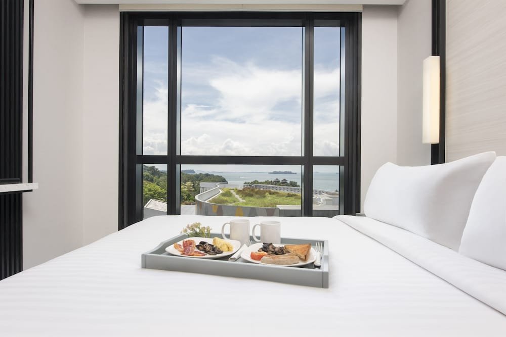 Фото Village Hotel Sentosa by Far East Hospitality