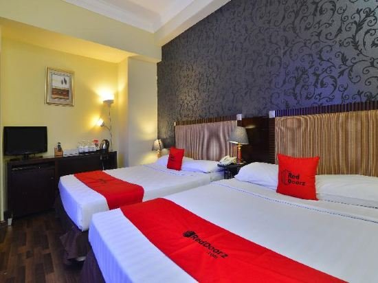 Фото RedDoorz at Aljunied