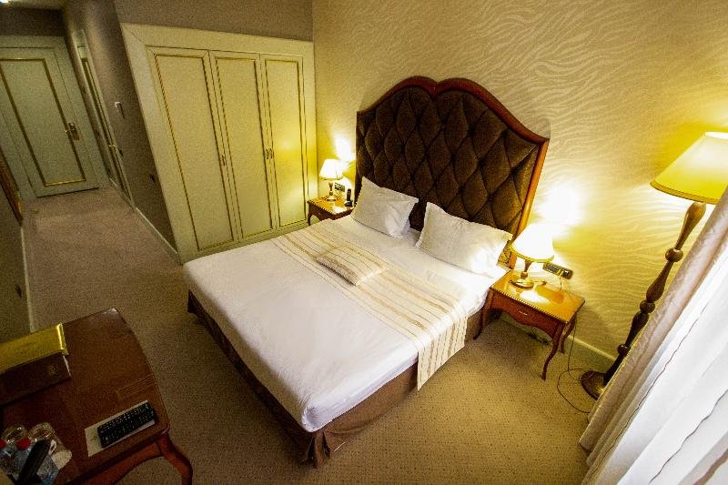 Фото Sapphire Inn Hotel