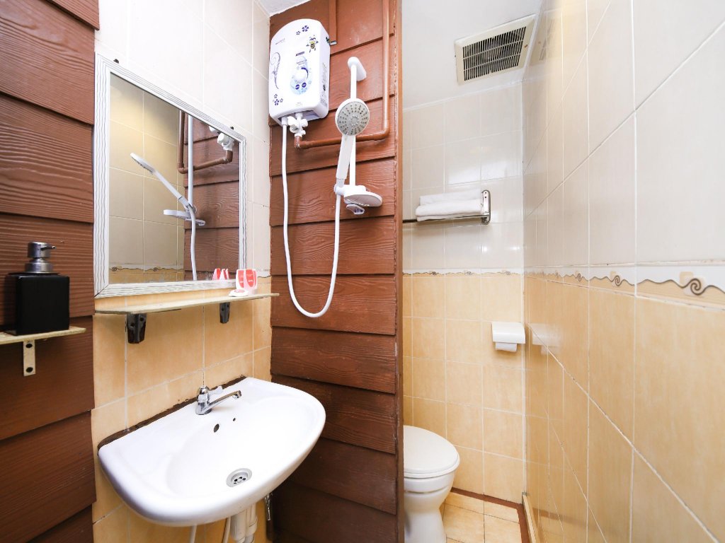 Фото Oyo 210 Hotel Five 2