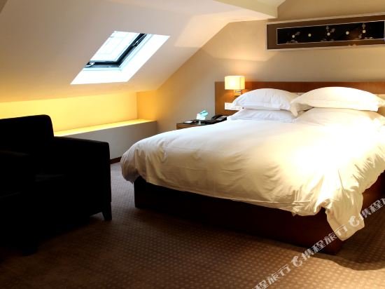 Фото Yiwu Wendemu International Hotel