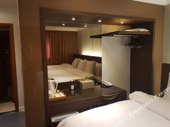 Фото The California Hotel