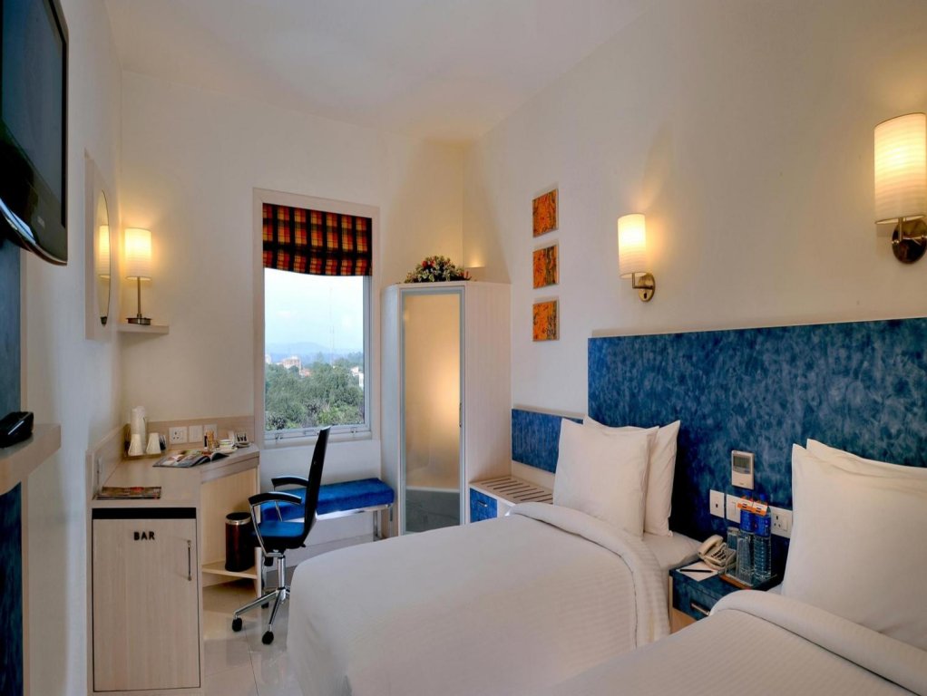 Фото Red Fox Hotel, Bhiwadi