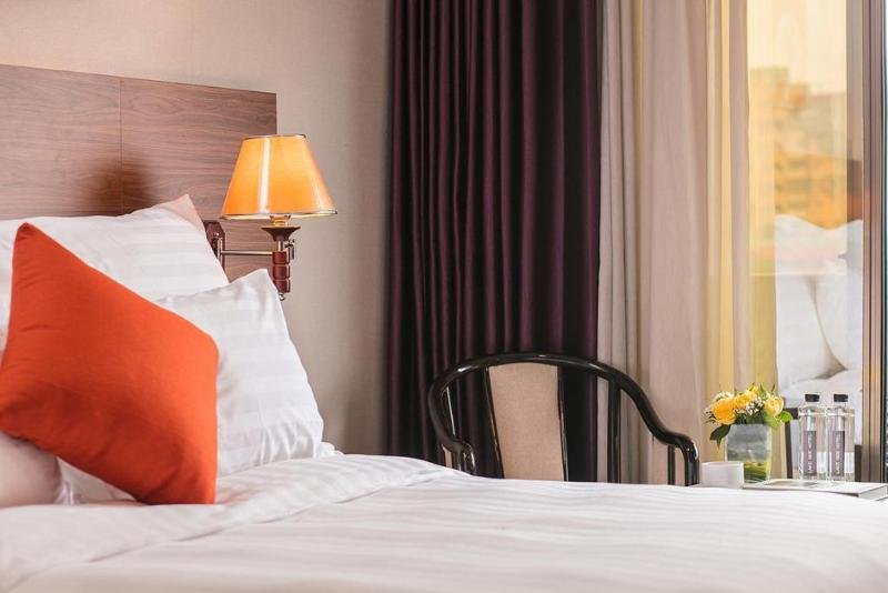 Фото Lake Side Hotel