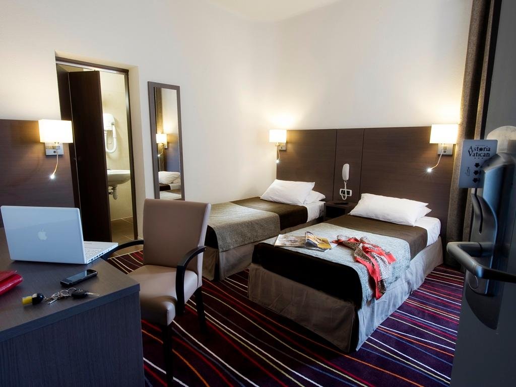 Фото The Originals City, Hôtel Astoria Vatican, Lourdes