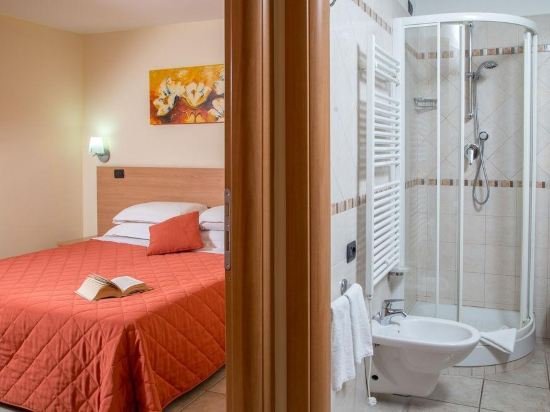 Фото Hotel Domidea
