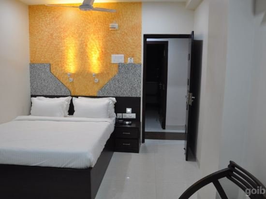Фото Savera A Business Luxury Hotel
