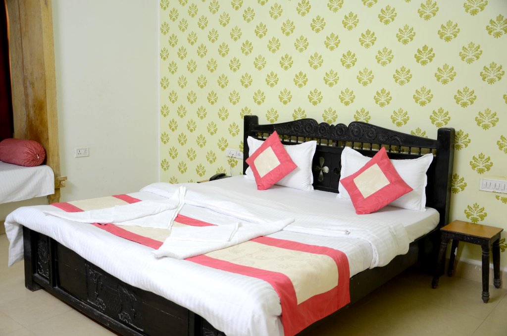 Фото Hotel Marina Mahal