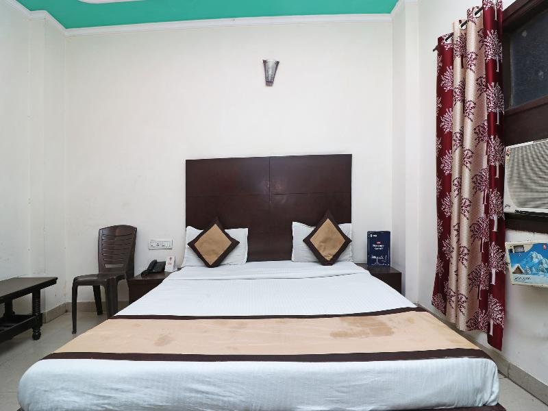 Фото Oyo 9726 Hotel Aura Palace Deluxe