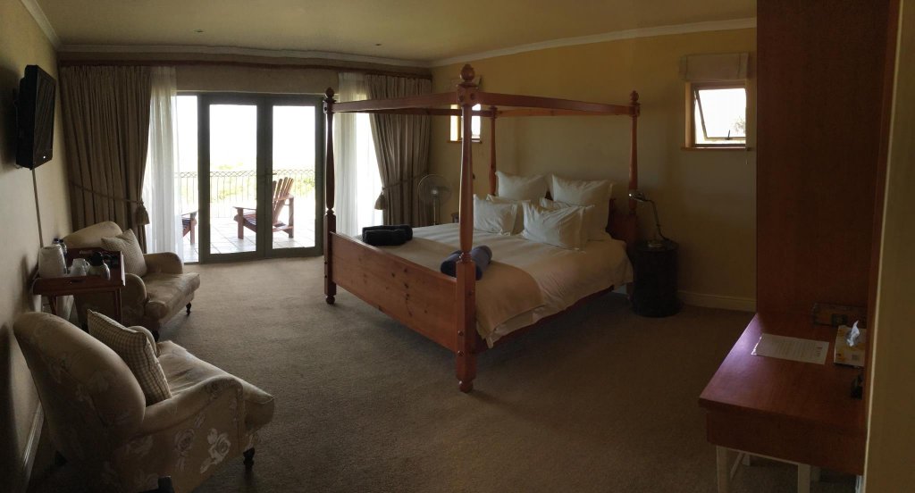 Фото On the Cliff Guest House