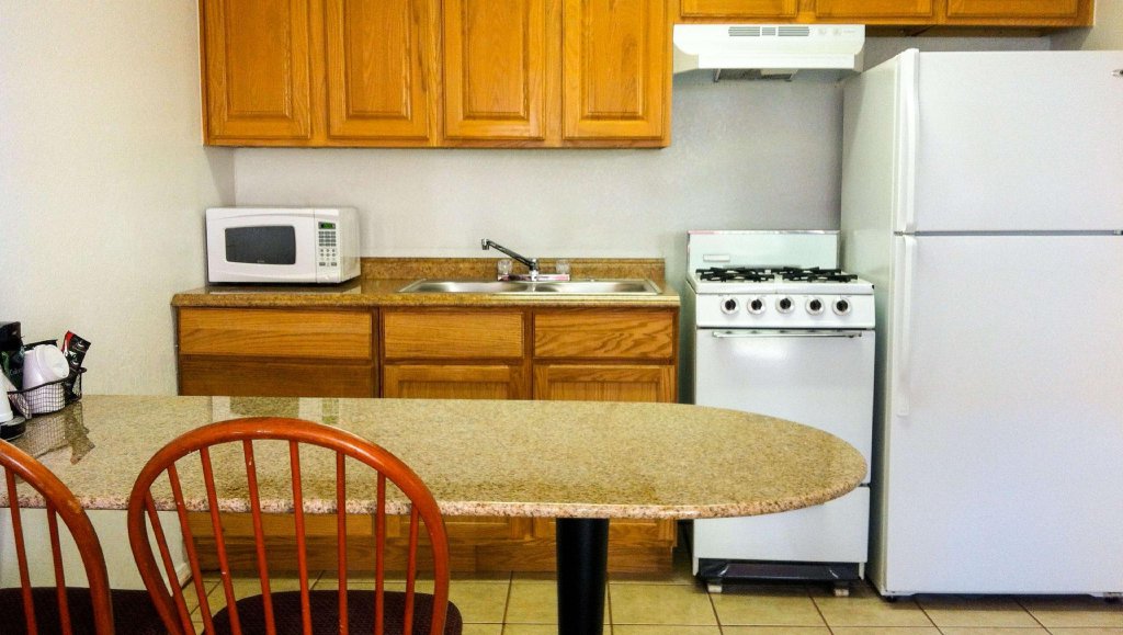 Фото Oaktree Inn and Suites