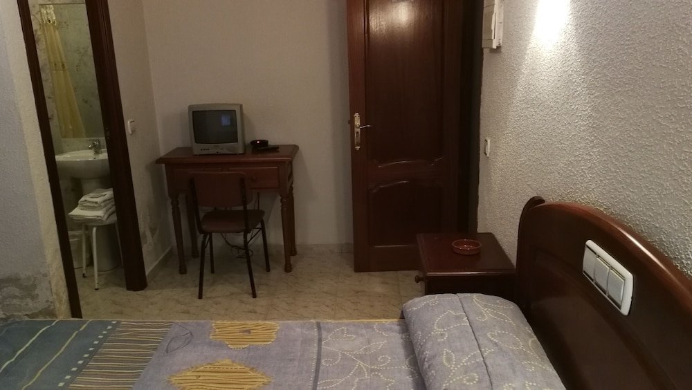 Фото Hostal La Embajada