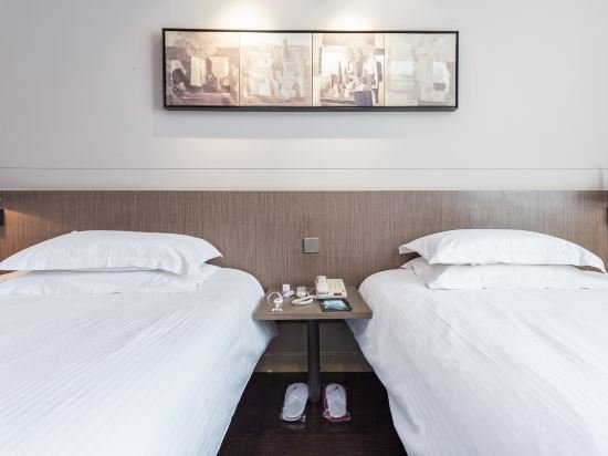 Фото Jinjiang Inn Select Xining West Wusi Road New Hualian Square