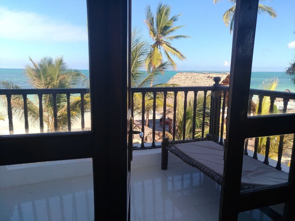 Фото Moonshine Uroa Boutique Hotel