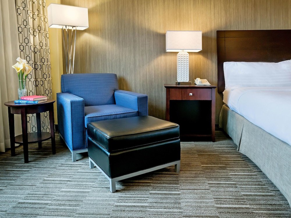 Фото Hilton Nashville Airport