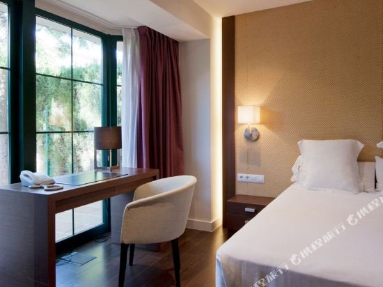 Фото Hotel Les Rotes