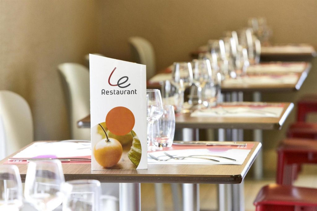 Фото Hotel Campanile Pau