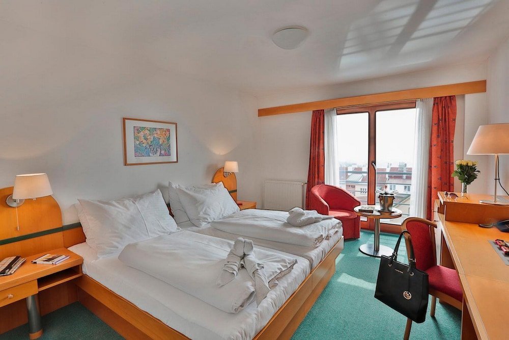 Фото Hotel Troja