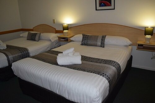Гостиница Warwick Vines Motel в Уорике