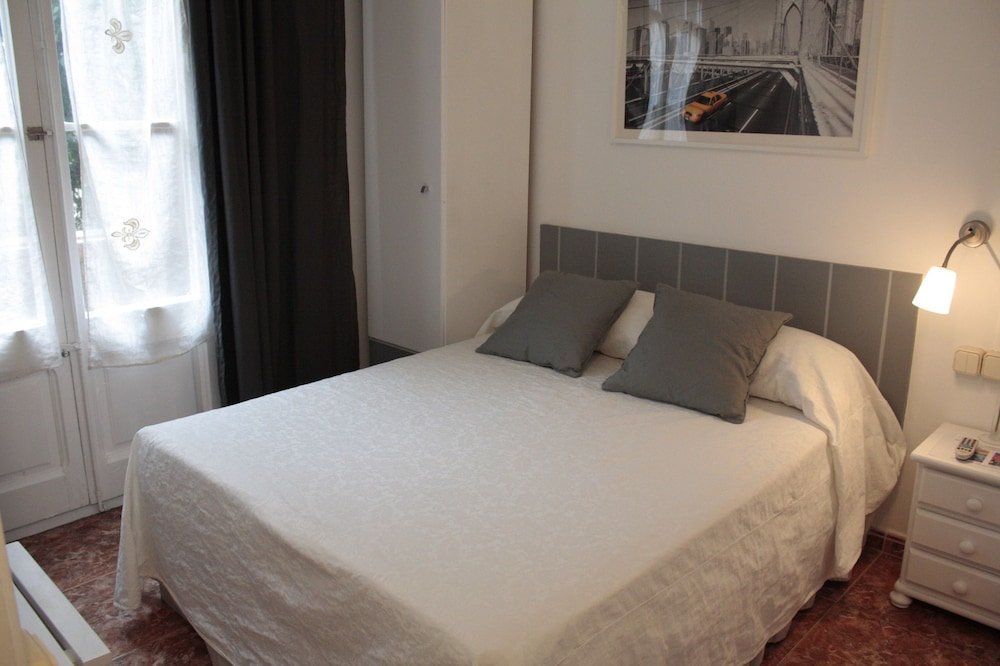 Фото Hostal Lleida