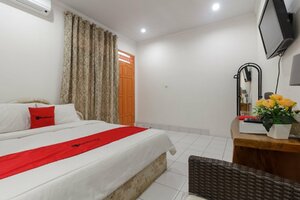 RedDoorz Syariah near Exit Toll Puncak (West Java, Jalan Citra Indah Utama), hotel