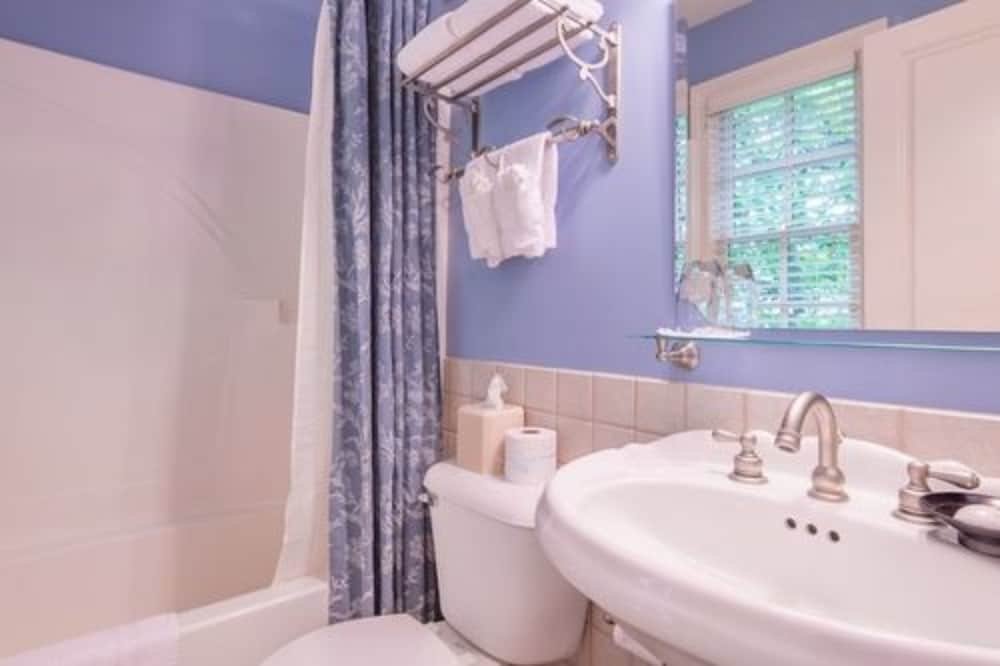 Фото Brick Street Inn