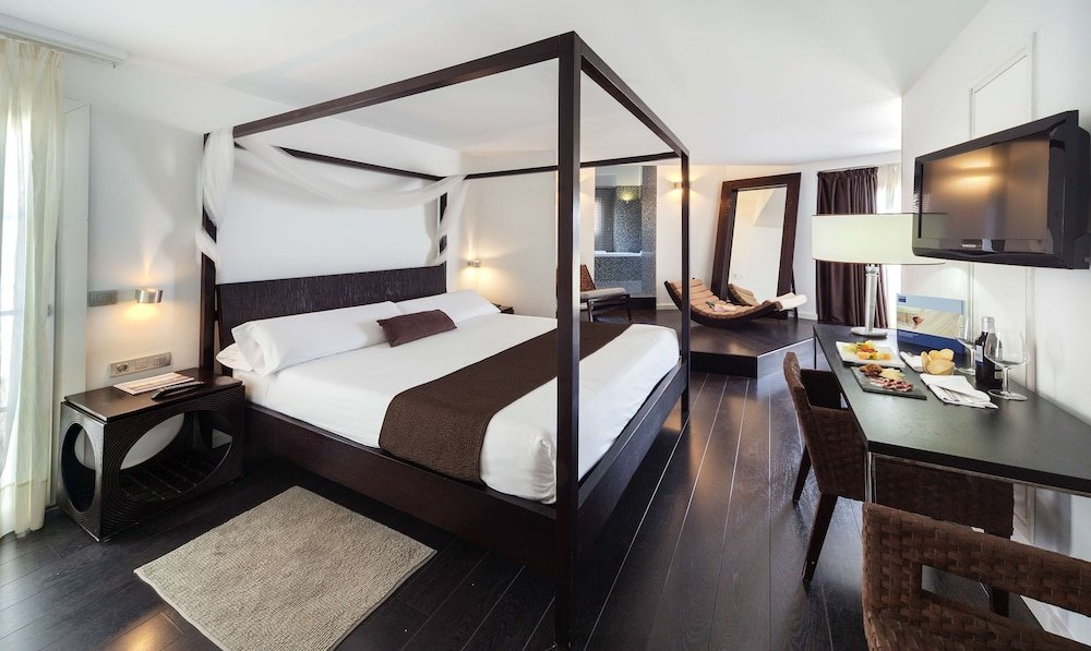 Фото Occidental Santa Cruz Contemporáneo