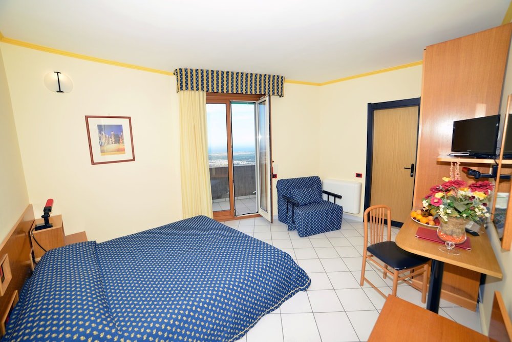 Фото Hotel Lo Smeraldo