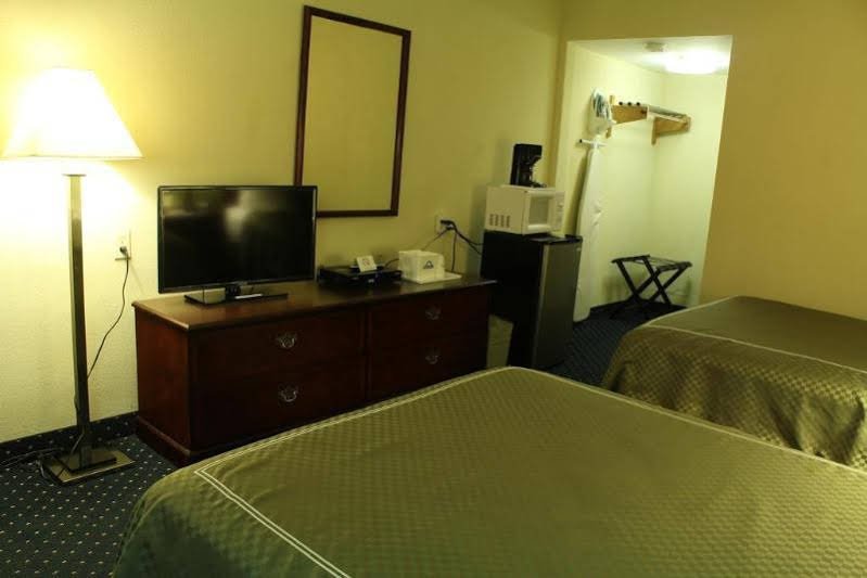 Фото Red Roof Inn Freehold