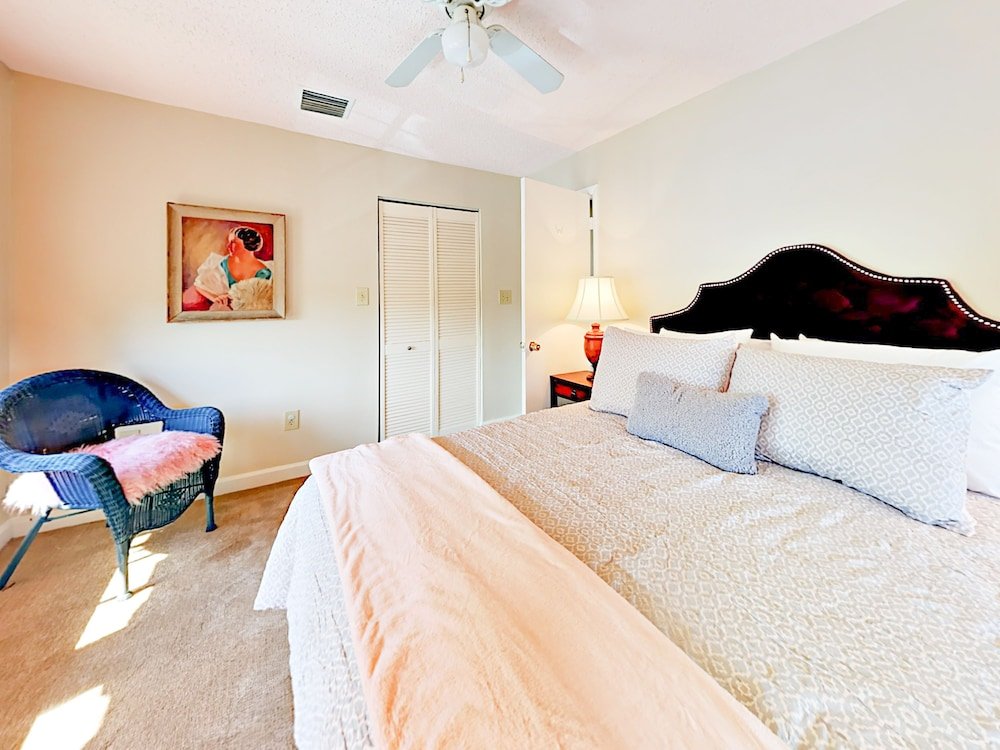 Фото Old Northwood - 3 Br Home