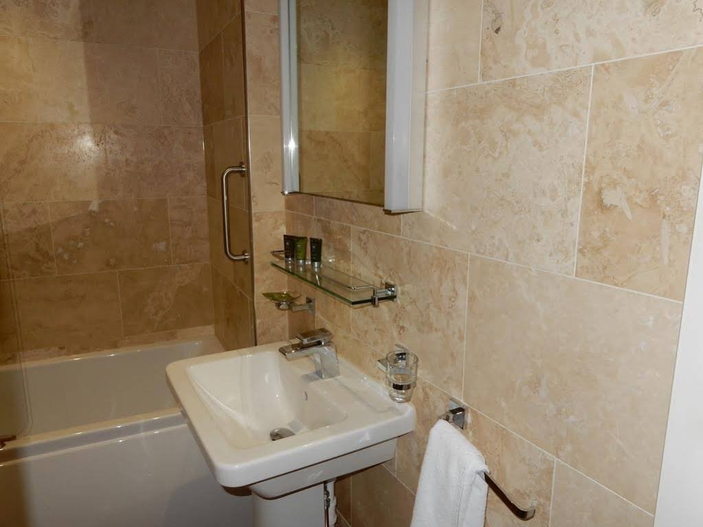 Фото The White Swan