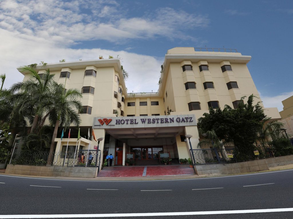 Фото отеля 1