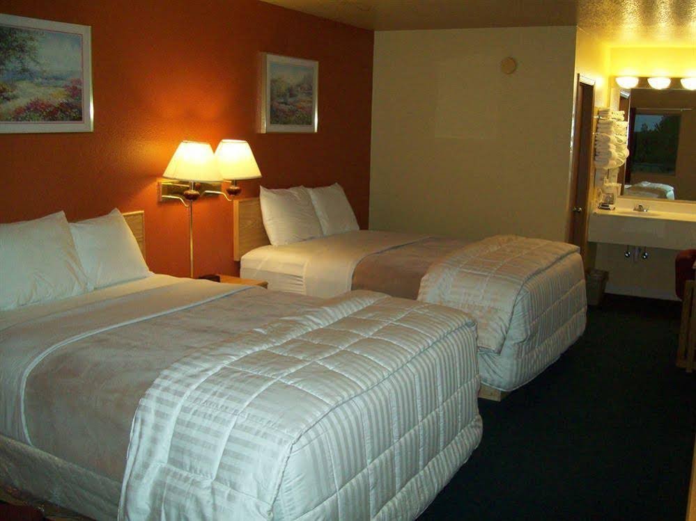 Фото Days Inn by Wyndham Grove