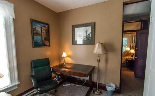 Фото Carriage House Inn