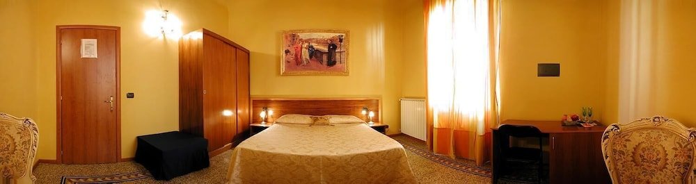 Фото La Luna Guesthouse