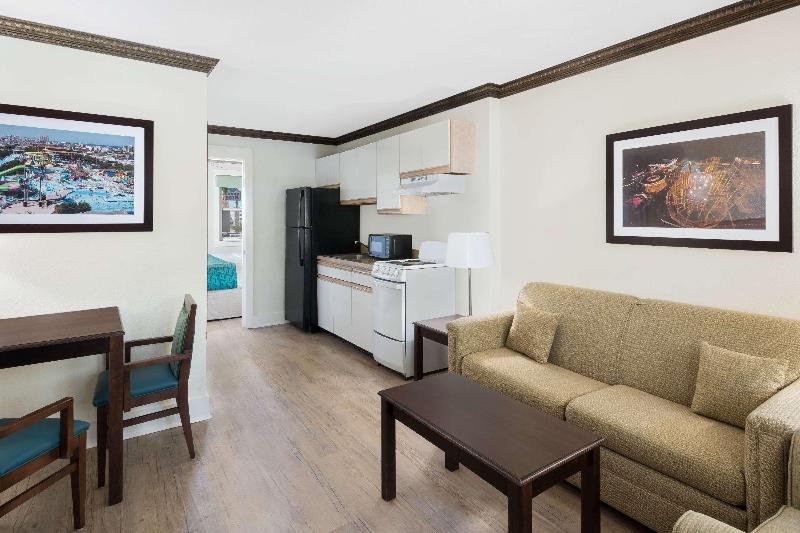 Фото Days Inn by Wyndham Ocean City Oceanfront