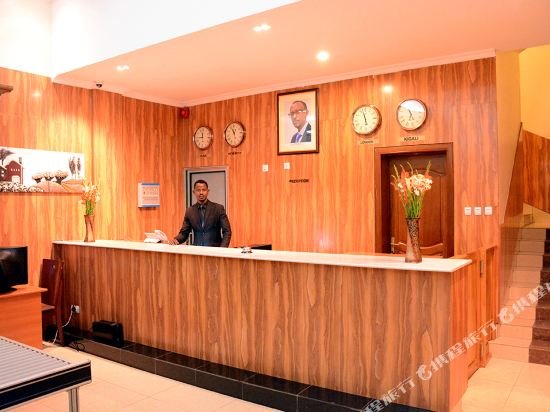 Фото La Posh Hotel