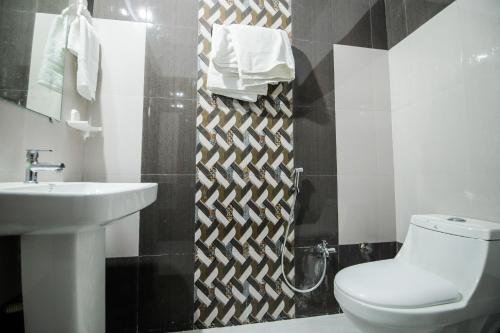 Фото Oyo 25084 Hotel Jai Hind