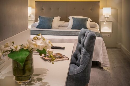 Гостиница Hotel Pirineos в Фигерасе