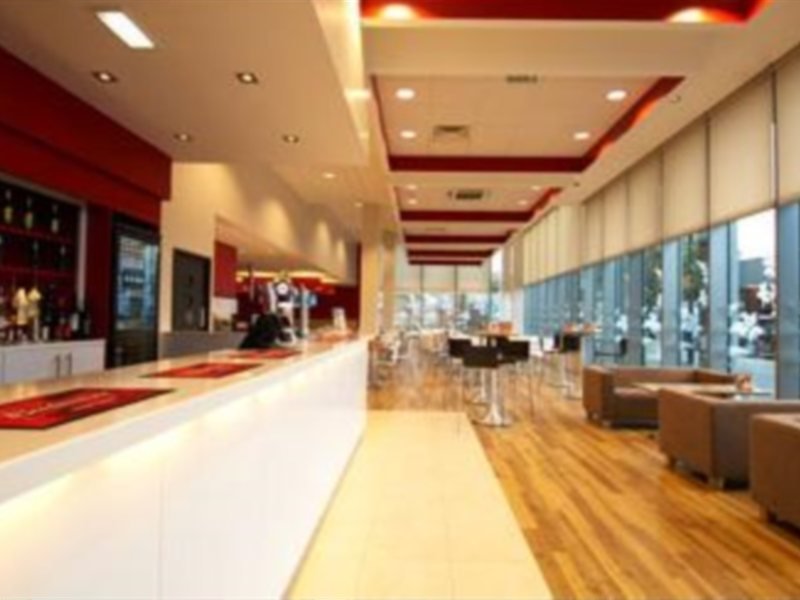 Фото Travelodge Manchester Central Arena