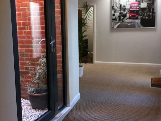 Фото Lyall Apartment Hotel