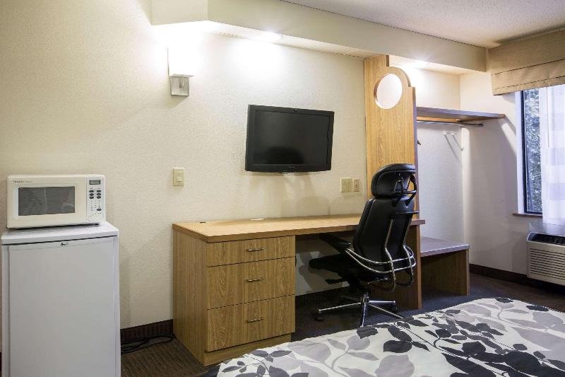 Фото Rodeway Inn At Six Flags