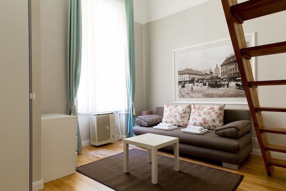 Фото Lisianthus Apartments