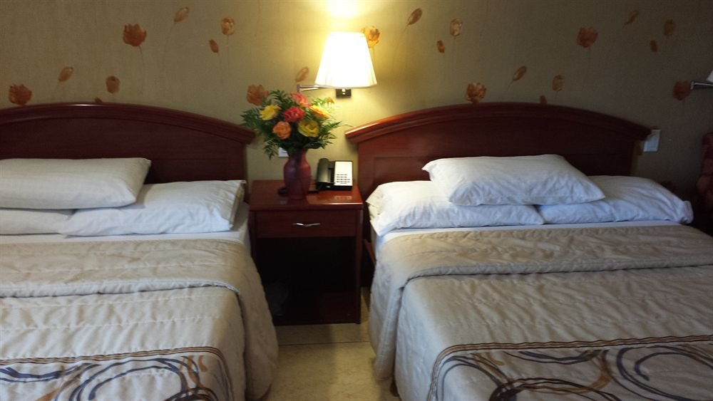 Фото Knights Inn Brooklyn Sunset Park