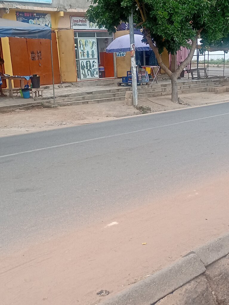 Beauty salon Love parlour, Accra, photo