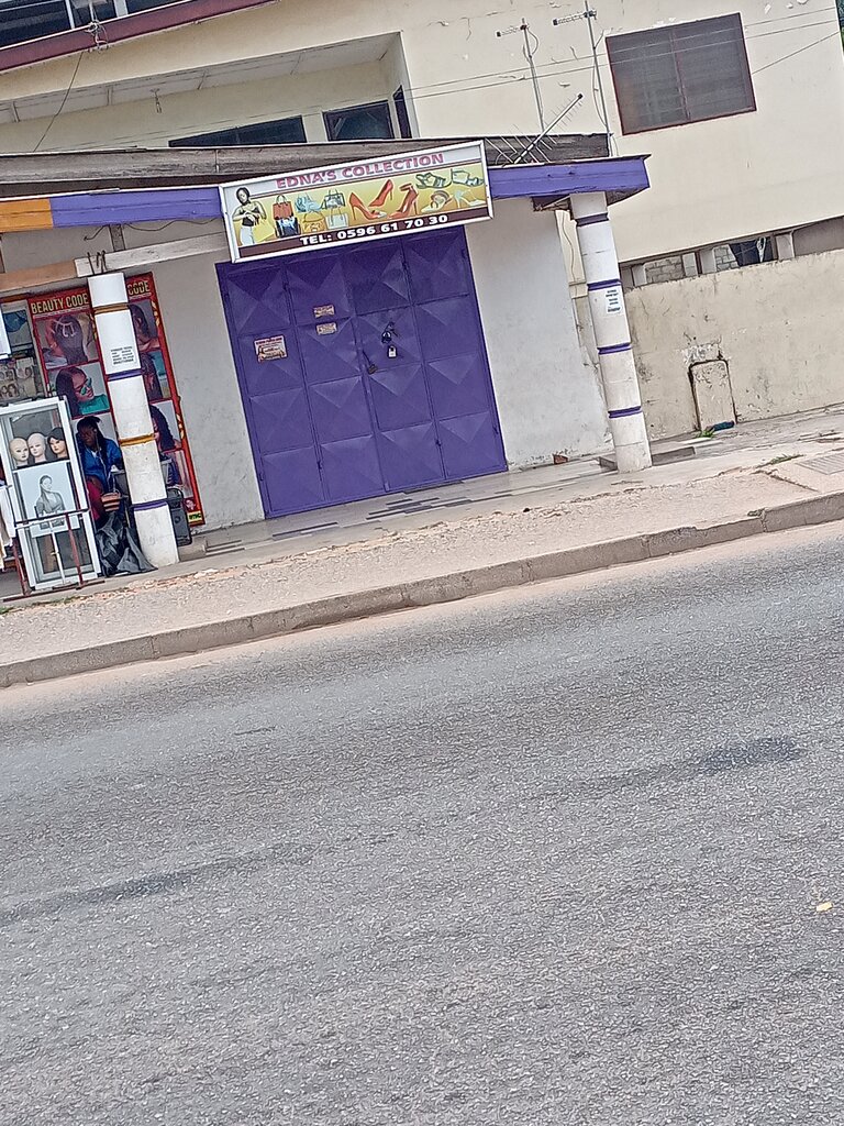 Clothing store Edna's collection, Accra, photo