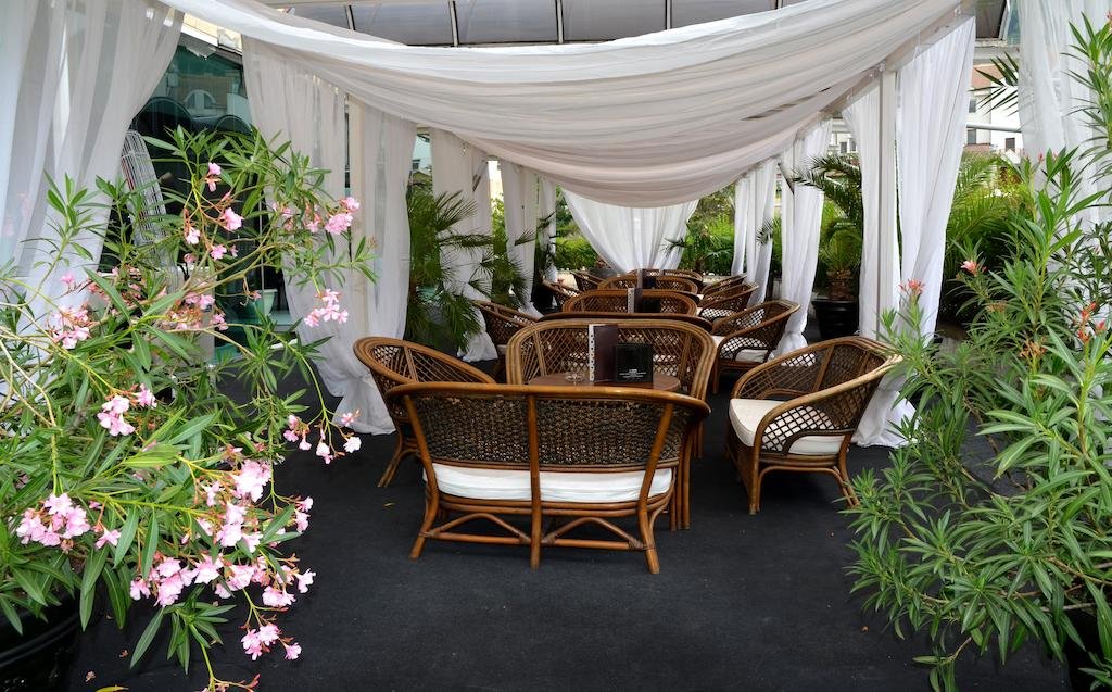 Фото Grand Hotel Shumen