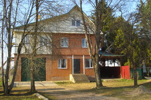 У родника